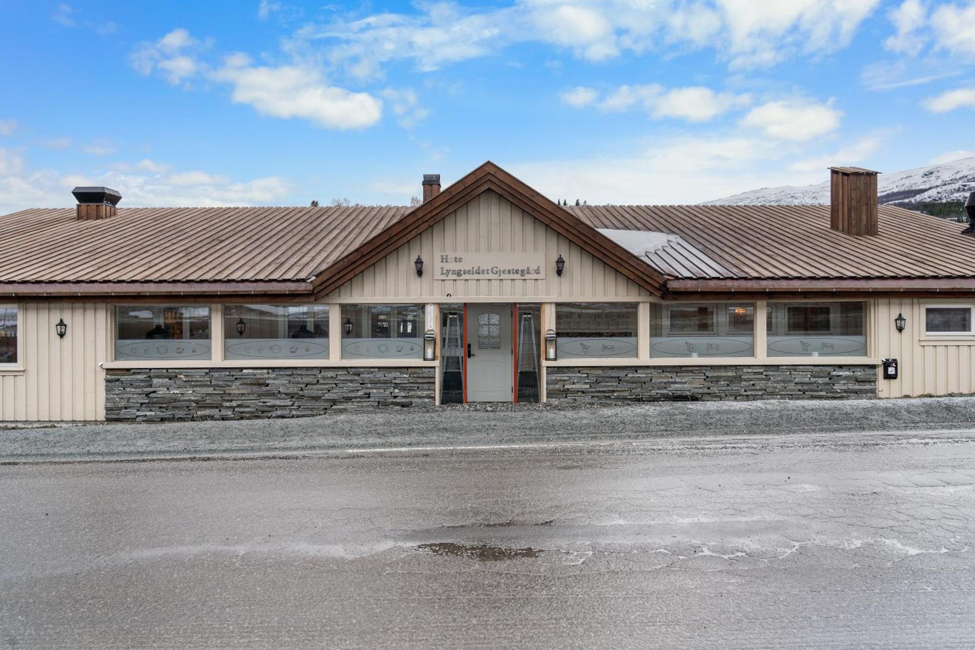 Lyngseidet Gjestegard As Buitenkant foto