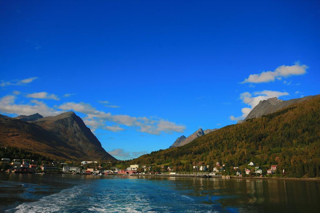 Lyngseidet Gjestegard As Buitenkant foto